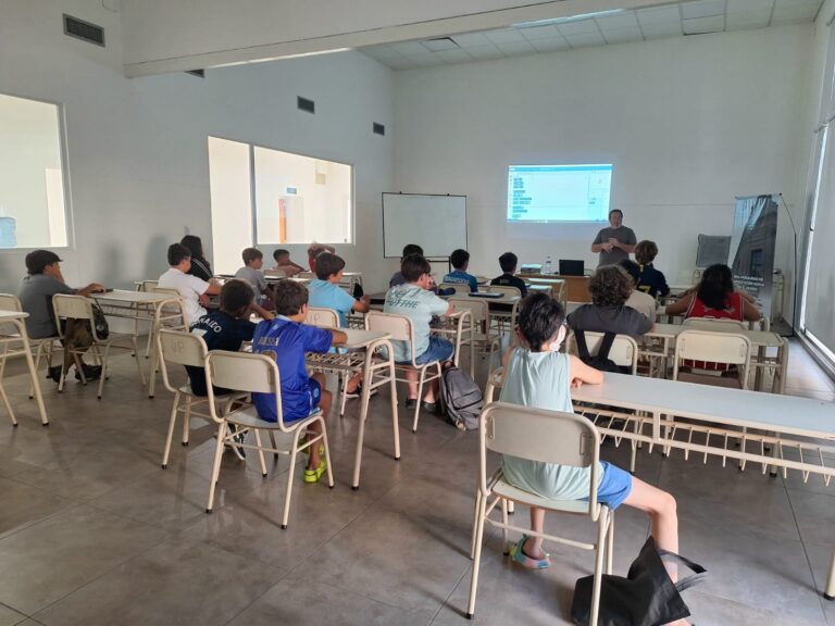 Tecnología: aprendizaje y pensamiento crítico en niños y adolescentes