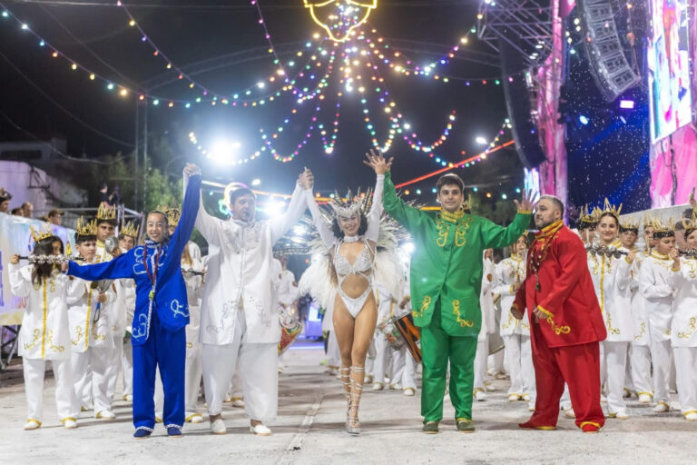 «Emperadores» campeones en el Carnaval de Lincoln, con aporte nuevejuliense