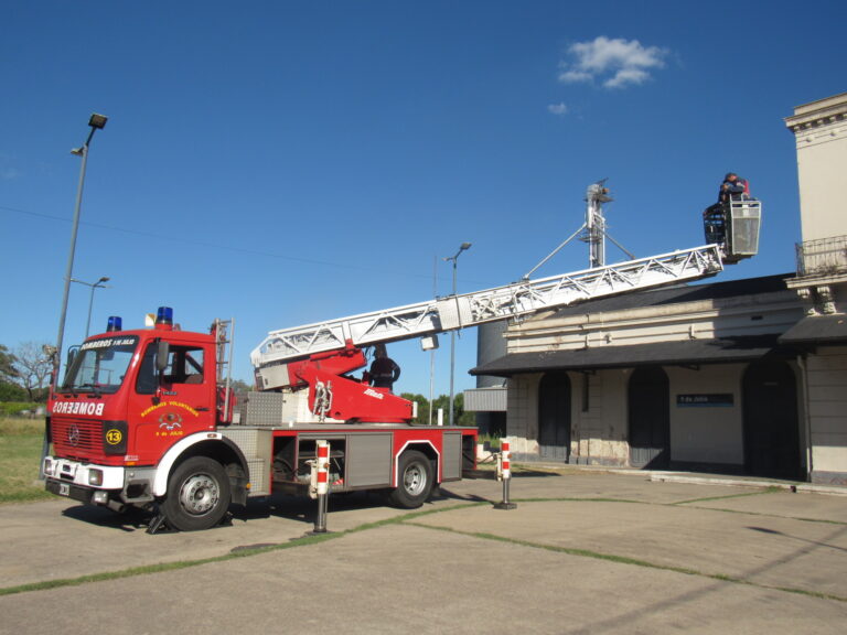 Bomberos Voluntarios de 9 de Julio recuperó la escalera mecánica