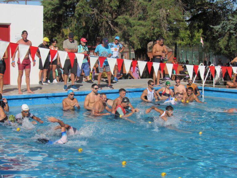 Más de 150 participantes en el Triatlón de Atlético