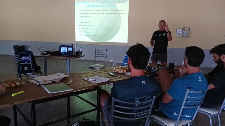 El curso Provincial Entrenador de Vóley despertó interés