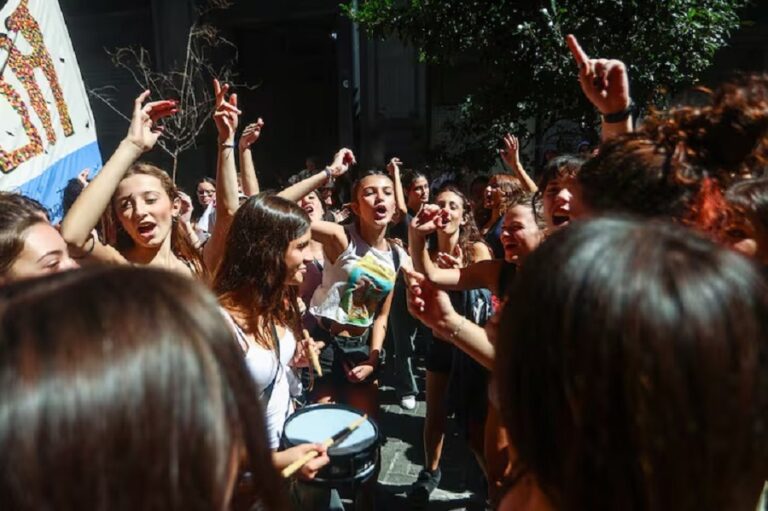 Nota de Inés Hayes en Página 12: La lucha también es de lxs jóvenes