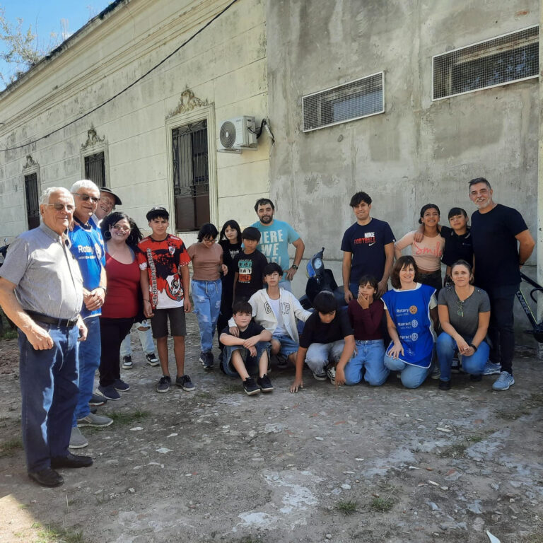 A través de Rotary: plantaron árboles en la Escuela «Otto Krause»