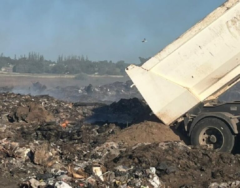 Continúa el humo del basural