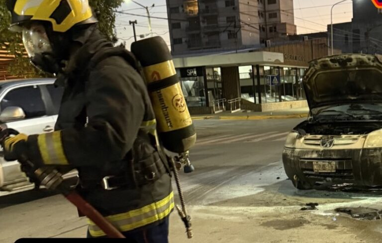 Incendio vehicular: actuaciones de Bomberos