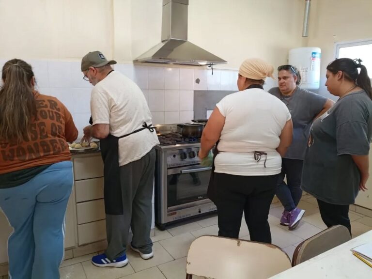 Inserción laboral: curso de pizzero y rotisero