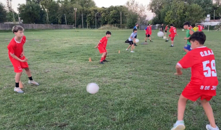 Inferiores: Agustín Alvarez entregó indumentaria