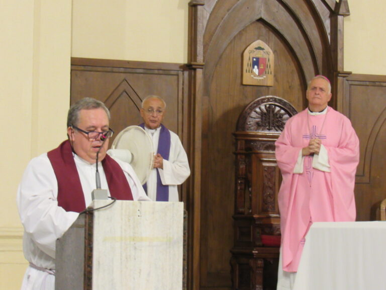 Bienvenida al padre Oscar Mentimurro