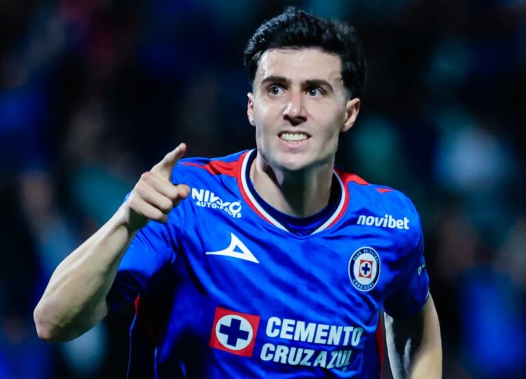 José Paradela es goleador del líder Cruz Azul