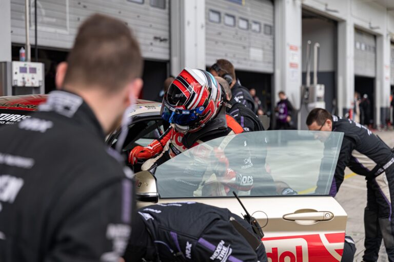 Santiago Baztarrica corre las 24 Horas de Nürburgring