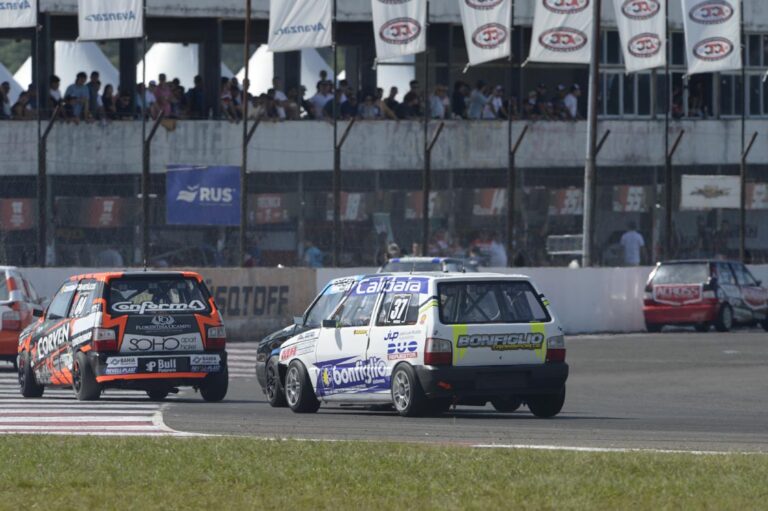 Turismo Pista: Nicolás Bonfiglio avanzó desde atrás