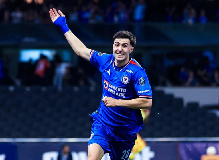 José Paradela marcó un golazo, en el Cruz Azul