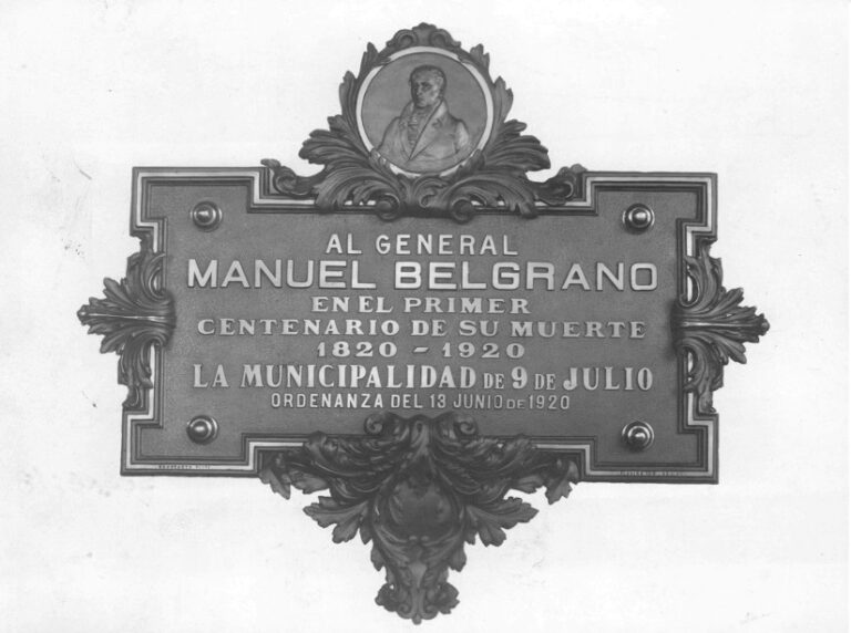 Bronce y memoria. La placa que 9 de Julio dedicó al general Belgrano en 1920
