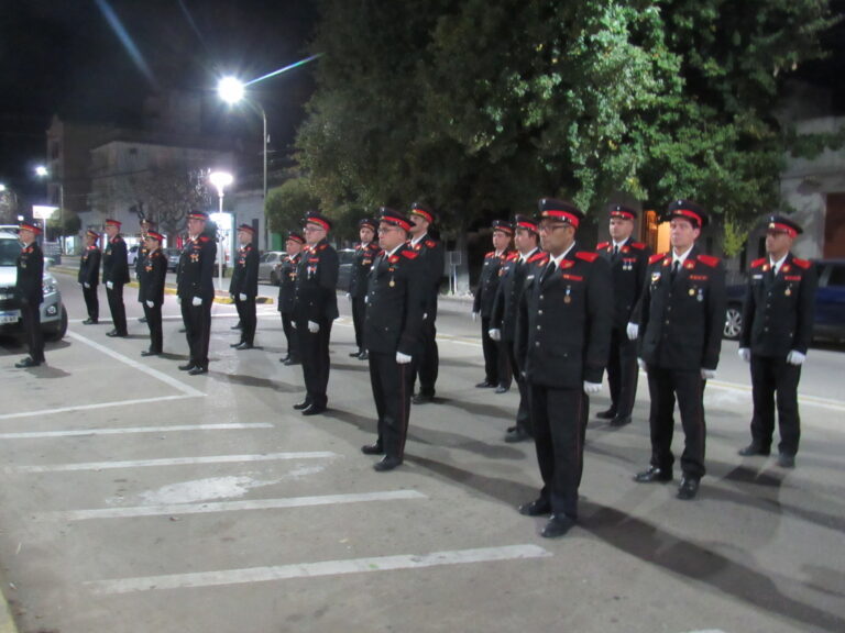 Bomberos recibieron el merecido reconocimiento de la comunidad