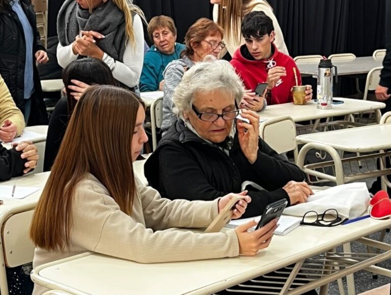 Taller gratuito “Conectando Generaciones”