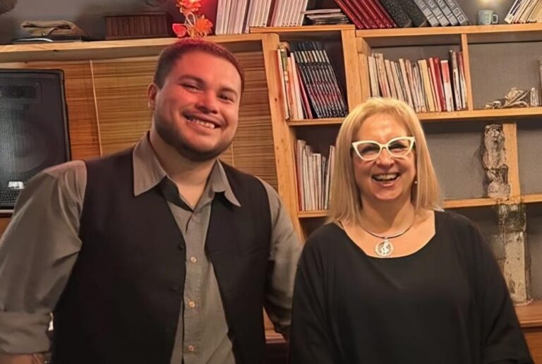 Musical como solista: Alejandra Rodríguez, «A solar con el rey»