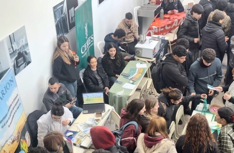 Los jóvenes fueron convocados por la Feria de Educación y Empleo