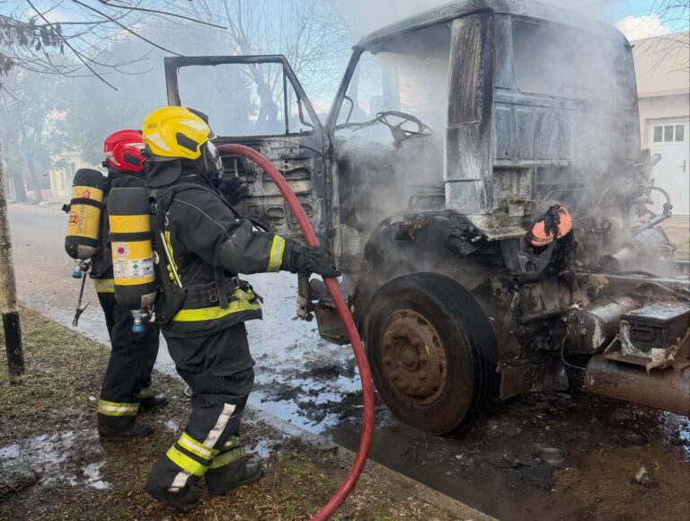 Incendio de un camión de la Municipalidad: daños importantes