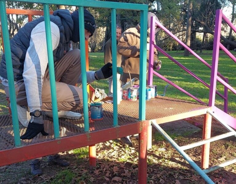 Trabajos en el sector de juegos del Parque San Martín