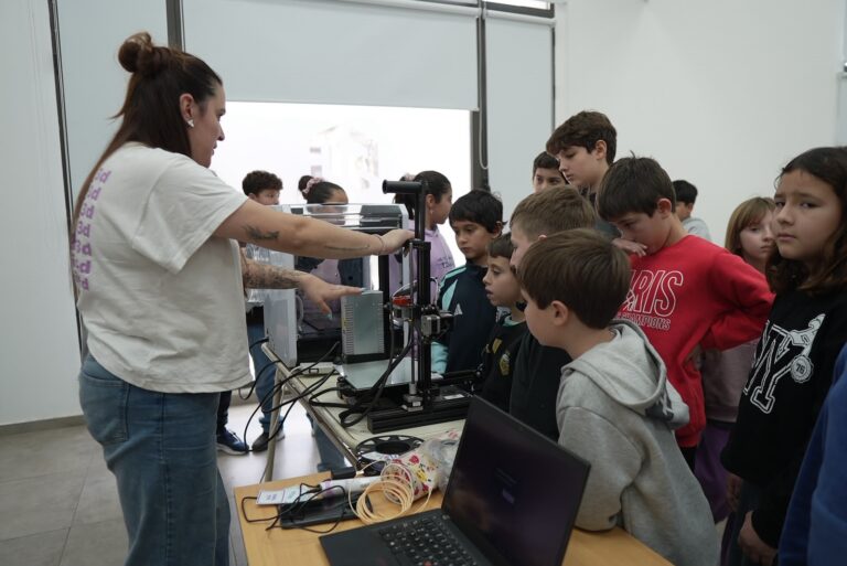 Con numerosa concurrencia empezó el curso de Impresión 3D