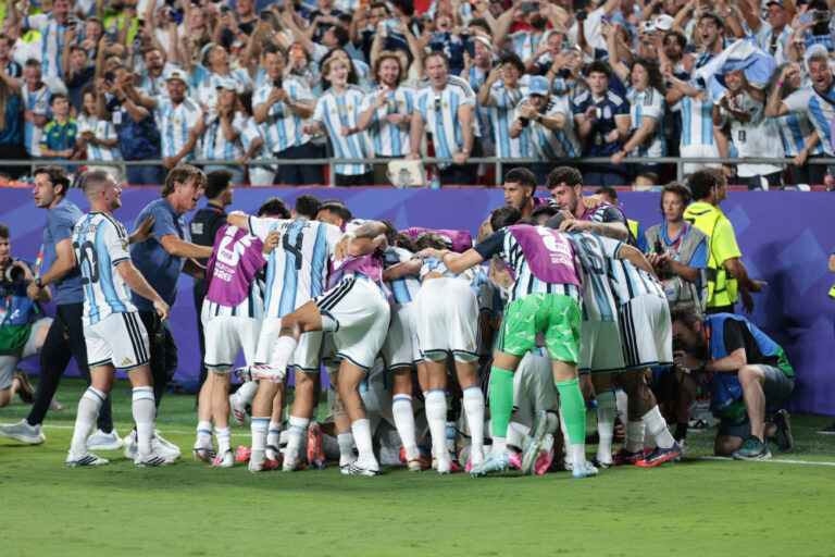 Mundial: Argentina venció a Suiza y va por Inglaterra