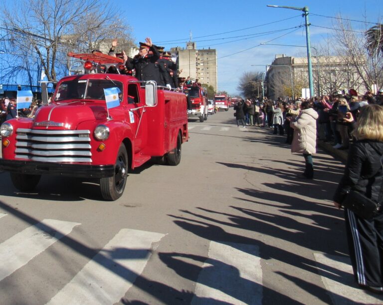Gran festejo en los 80 años de Bomberos Voluntarios de 9 de Julio