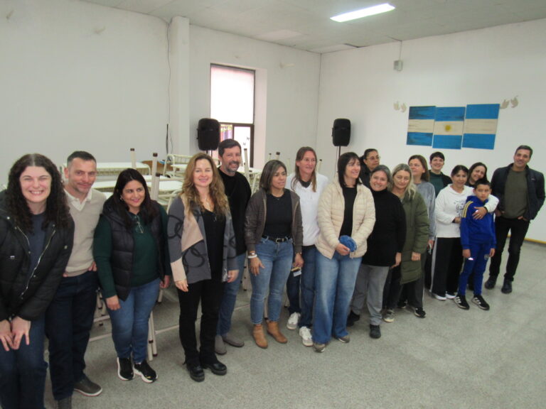 El Consejo Escolar entregó mobiliario a nueve instituciones