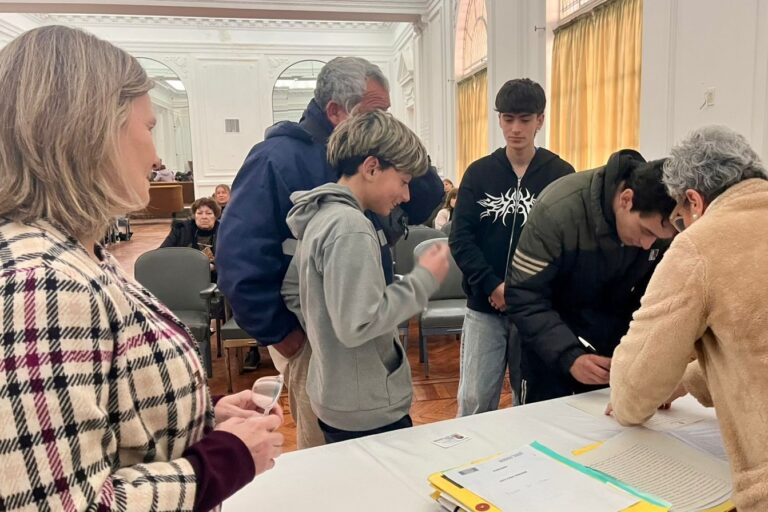 Regularización dominial: 120 familias firmaron escrituras de sus viviendas