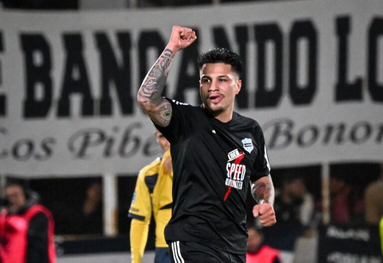 Liga Profesional: Alexander Díaz convirtió un golazo para Riestra ante Boca