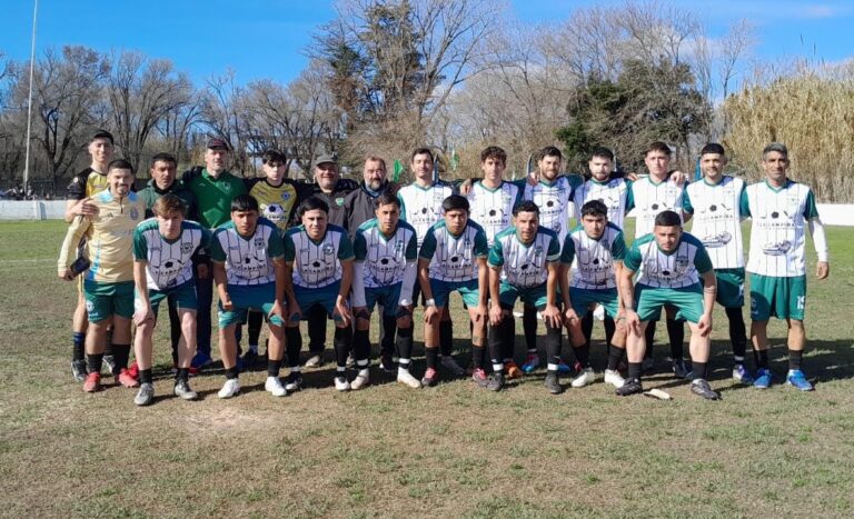 Ascenso: primer festejo de Defensores de Sarmiento