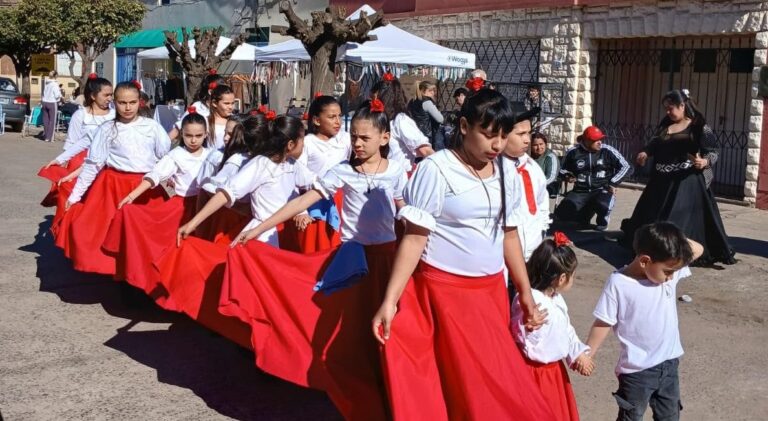 Ballet «Costumbres de mi Patria»: construyendo pertenencia en Dudignac