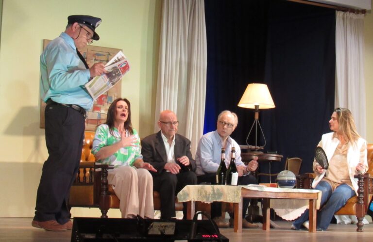Teatro de Cáritas: reconocimiento a Carlitos Del Castillo