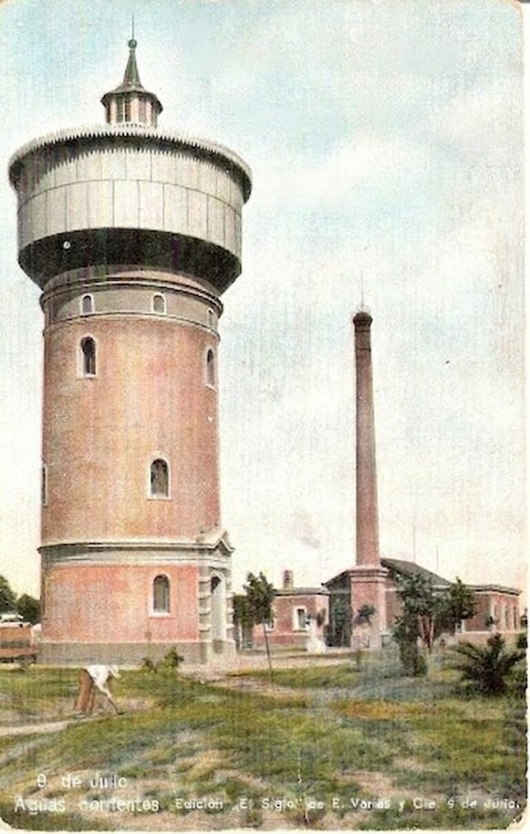 La torre tanque de Aguas Corrientes. Un centinela centenario que resiste al tiempo
